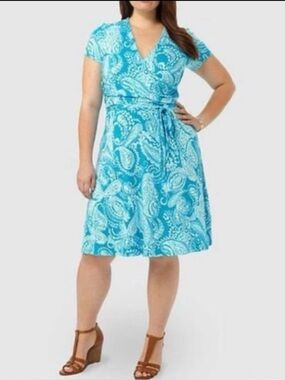 Land’s end dress
Paisley sz large NWT